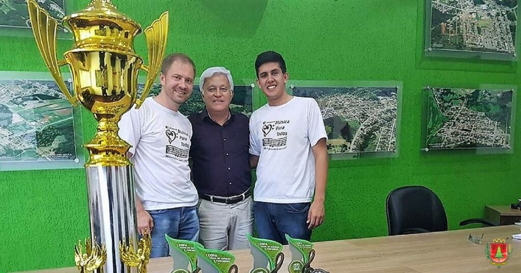Prefeito recebe membros de Banda campeã geral da 1ª Copa Vanguarda Catarinense